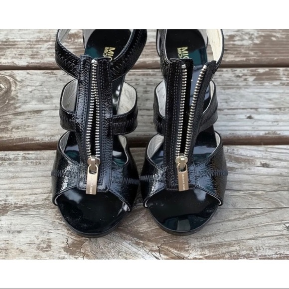 Michael Kors Sz 10 Black Patent Leather T Strap Heels Sandals Gold Zip Front - Picture 7 of 13